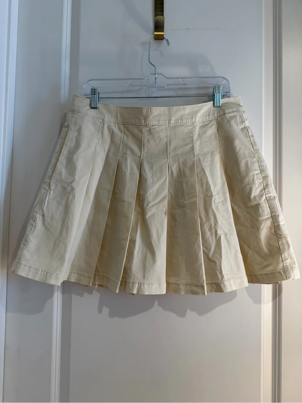 American Eagle Outfitters Cream Pleated Mini Skirt